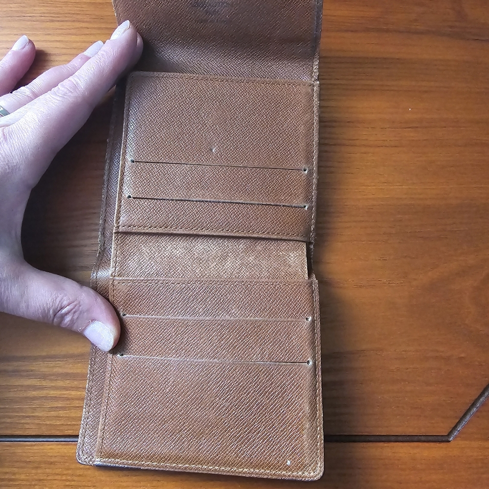 Authentic LV Wallet - Picture 10 of 11